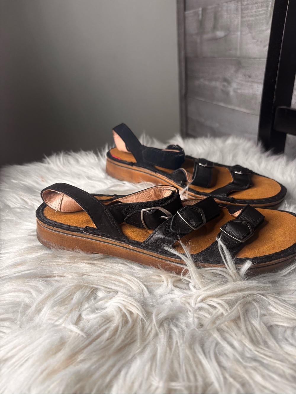 Noat US 8 Black Leather Buckle Strap comfort orthopedic Sandals with Tan Footbed